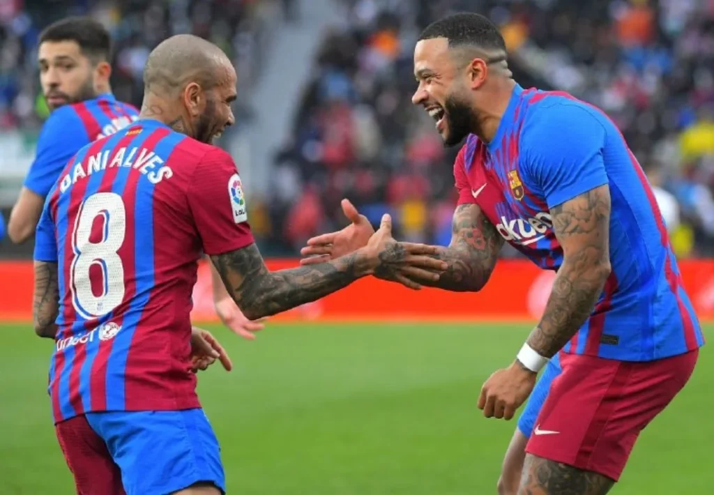 Memphis Depay paid $1.08 to bail Dani Alves