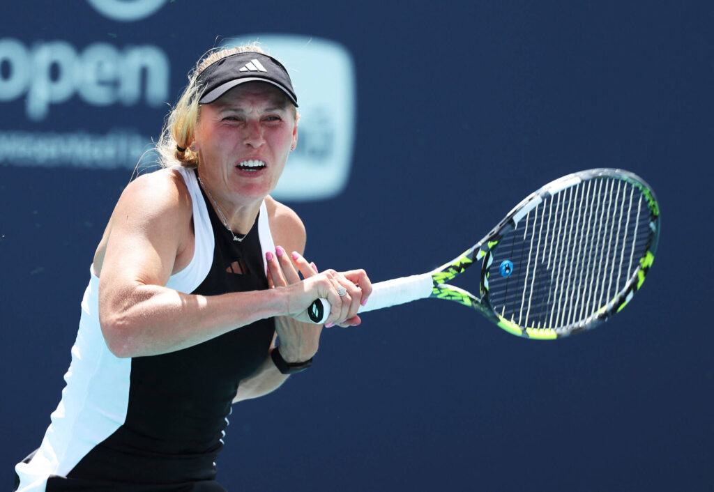Caroline Wozniacki falls to Kalinina in Miami Open