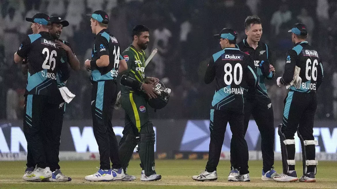 Robinson, O'Rourke lead New Zealand over Pakistan for 2-1 lead