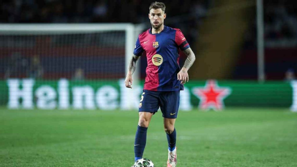 inigo-martinez-signs-contract-extension-with-barcelona