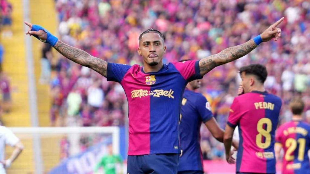 barcelonas-raphinha-signs-contact-extension