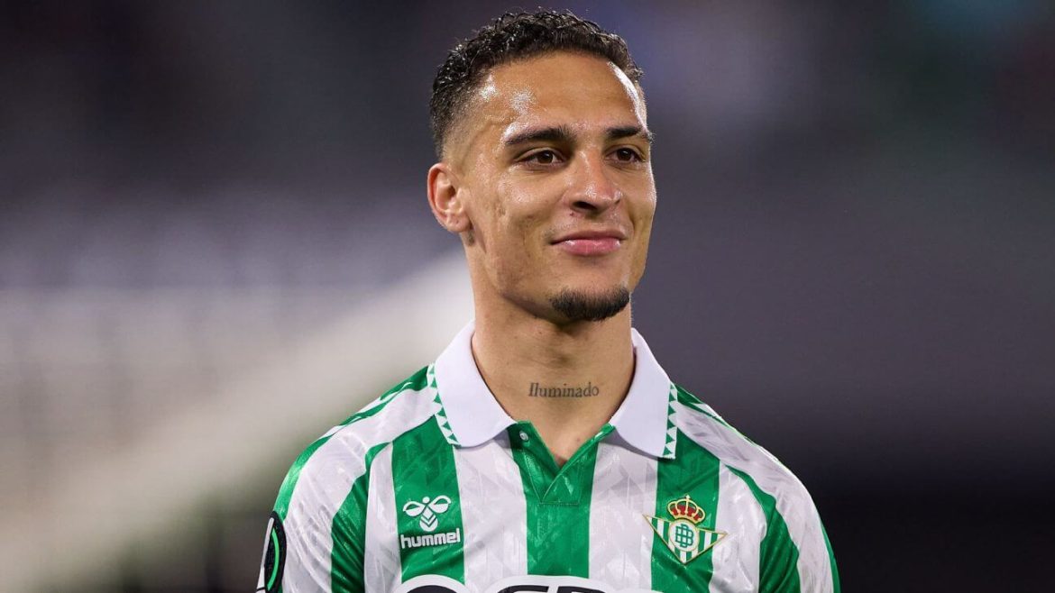 antony-bids-farewell-to-real-betis-returns-to-manchester-united
