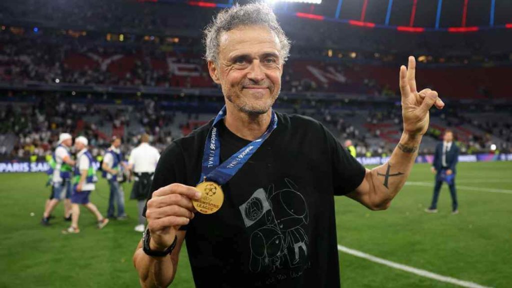 luis-enrique-happy-with-psg-supporters-tribute-to-late-daughter