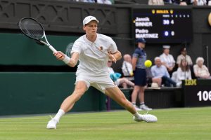 Italy's Jannik Sinner uses his right for a shot against Bulgaria's Grigor Dimitrov in their Wimbledon round-of-16 match on Monday. Sinner in Wimbledon last 8 as Dimitrov retires; Djokovic advances