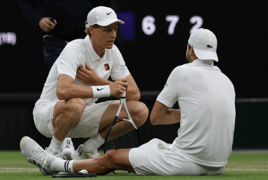 Italy's Jannik Sinner (left) attends to Bulgaria's Grigor Dimitrov (right) after the latter had an injured pectoral muscle in their Wimbledon round-of-16 match on Monday. Sinner in Wimbledon last 8 as Dimitrov retires; Djokovic advances