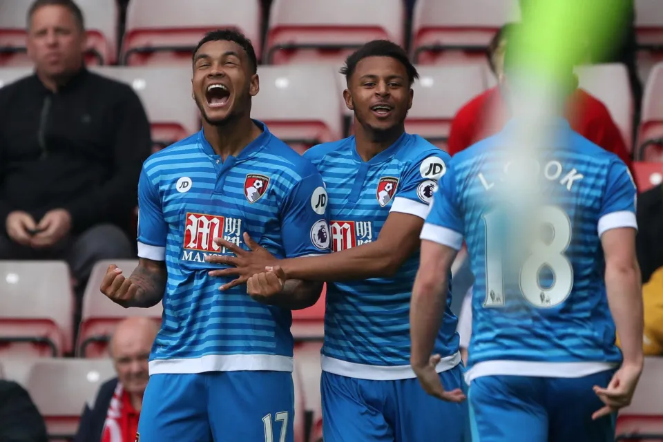 Sunderland vs Bournemouth is one of five weekend EPL matches on November 29, 2025. File photo shows Bournemouth players sporting the M88 Mansion logo on their blue shirts during their April 29, 2017 match against Sunderland.